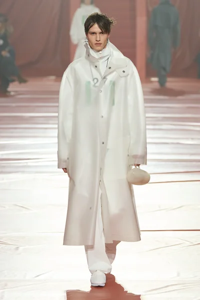 Look 50